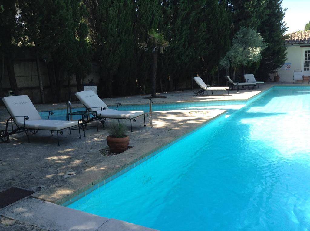 Hostellerie Les Frenes Авиньон Экстерьер фото