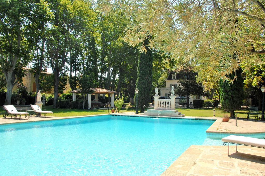 Hostellerie Les Frenes Авиньон Экстерьер фото