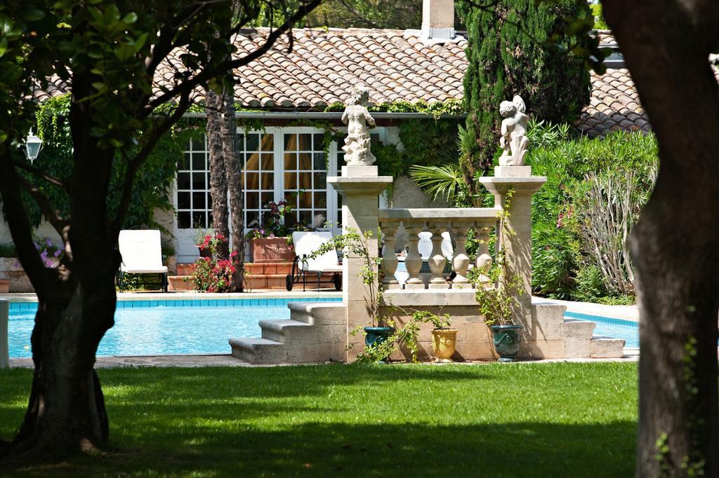 Hostellerie Les Frenes Авиньон Номер фото